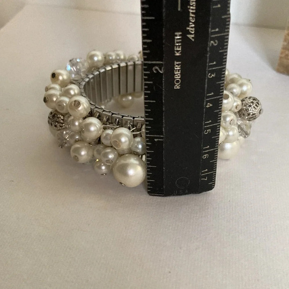 Vintage Expandable Faux Pearl Bead Chunky Jingle Bracelet - Picture 10 of 12